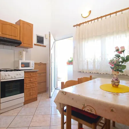 Lägenhet Mladen 1588