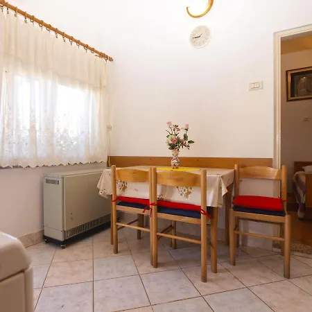 Appartement Mladen 1588 *