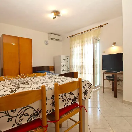 Mladen 1588 아파트