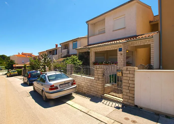 شقة Mladen 1588 *